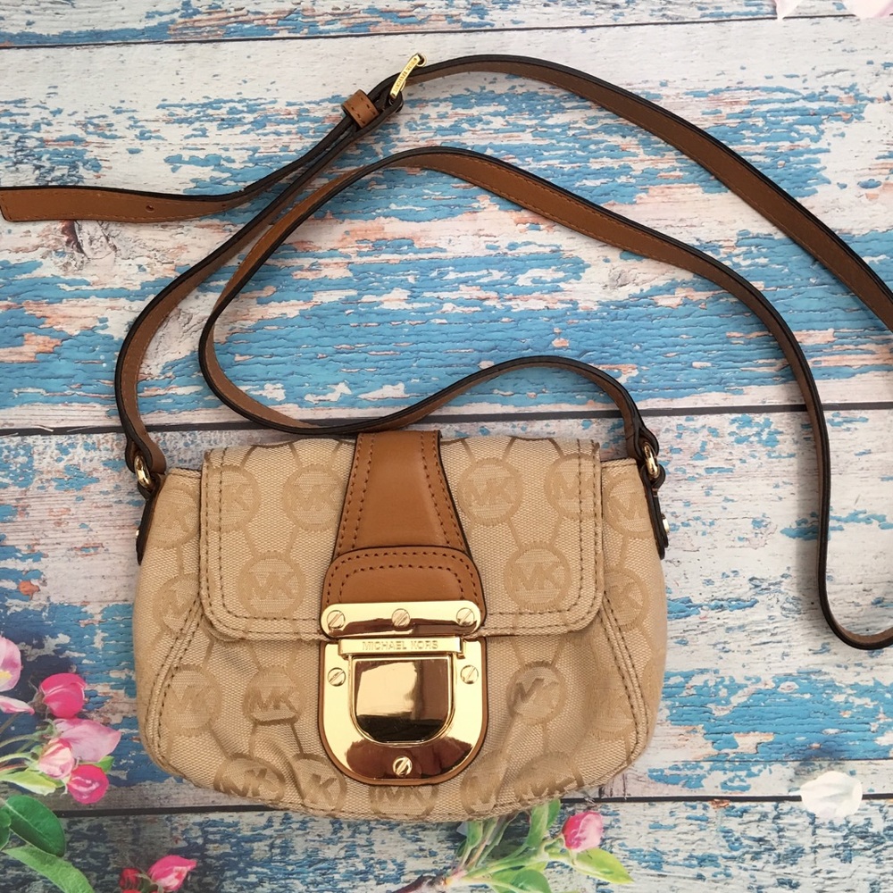 🌼 SALE! Michael Kors Crossbody Bag!